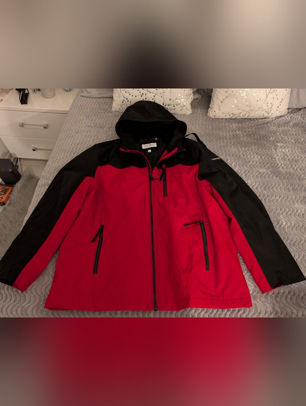 Calvin Klein Men’s Red & Black Lightweight Waterproof Jacket – Size L